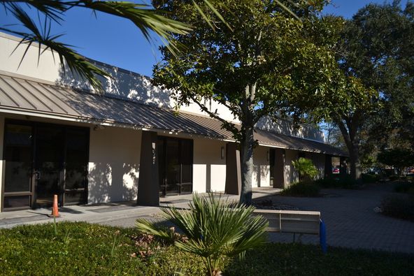Lakeside Executive Center: 7901, 7933 Baymeadows Way & 8641 Baypine Road, Jacksonville, FL 32256